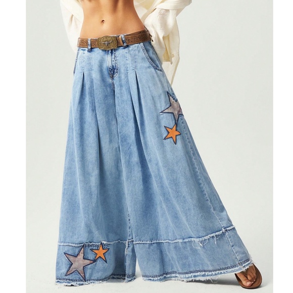 Light Wash Star Patch Wide leg Frayed Detail Denim Jean pants - Picture 1 of 7